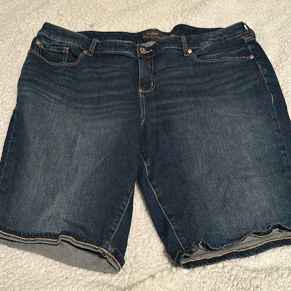 Torrid Bermuda shorts size 22